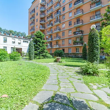 5' From Corso Sempione Elegant Milan